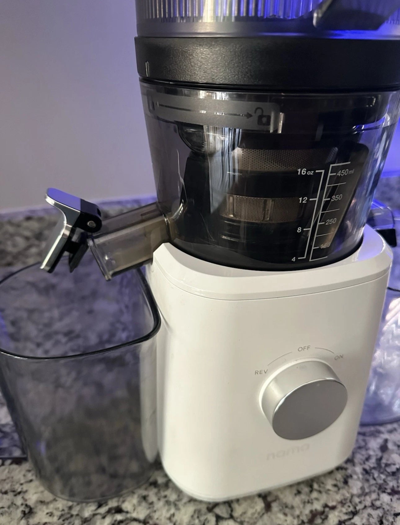 CLEARANCE: Extractor de Jugos en Frío - Refurbished (No Garantía)